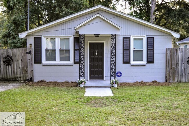 Photo - 1442 Agatha St House