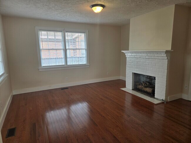 Foto del edificio - 1006 Holden St