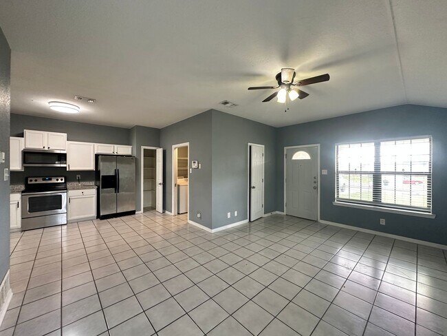 Foto del edificio - 5206 Daybreak Cir