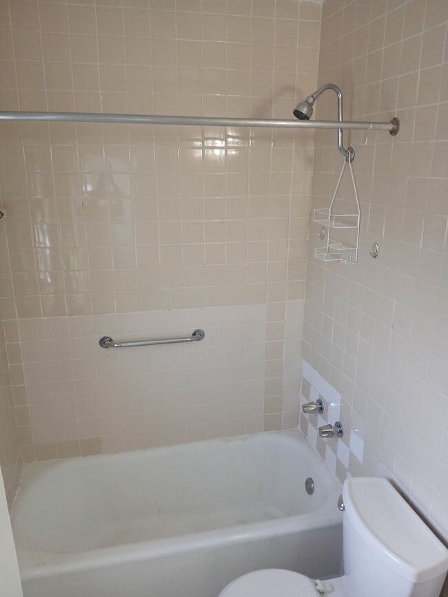 Building Photo - 2253 SW 16th St