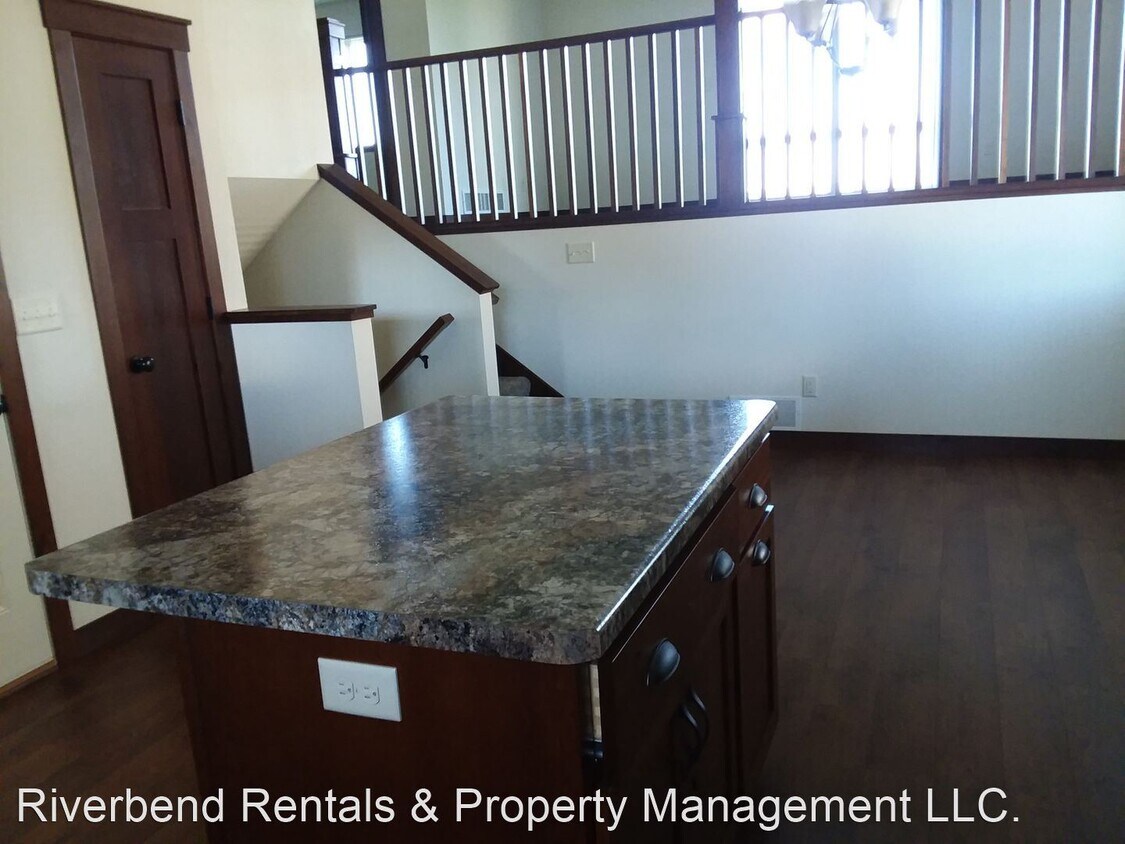 Foto principal - 3 br, 2 bath House - 13626 42nd Ave