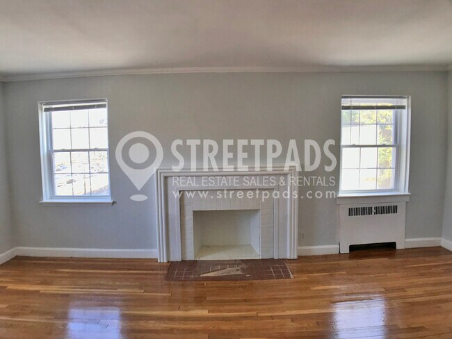 Building Photo - 1139 Beacon St