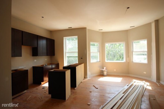 Building Photo - 3254 N Ravenswood Ave