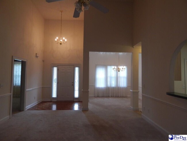 Foto del edificio - 2109 Elderberry Dr