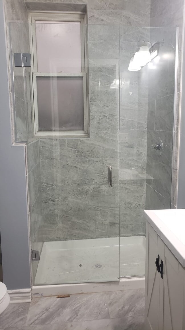 Bathroom - 1637 W North Ave