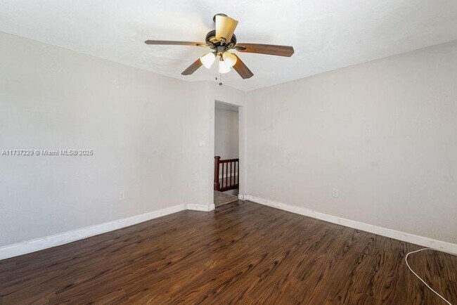 Building Photo - 3 bedroom in Miami FL 33142