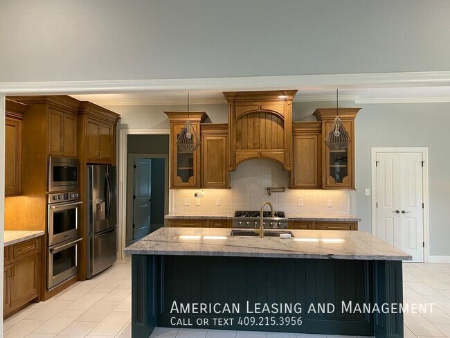 Building Photo - Gorgeous New 4 Bedroom Home Available!