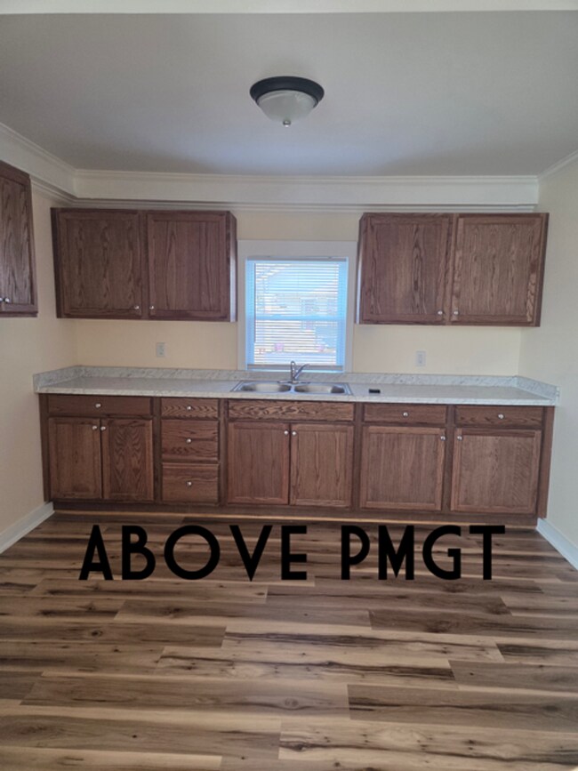 Building Photo - Very Roomy Apartment