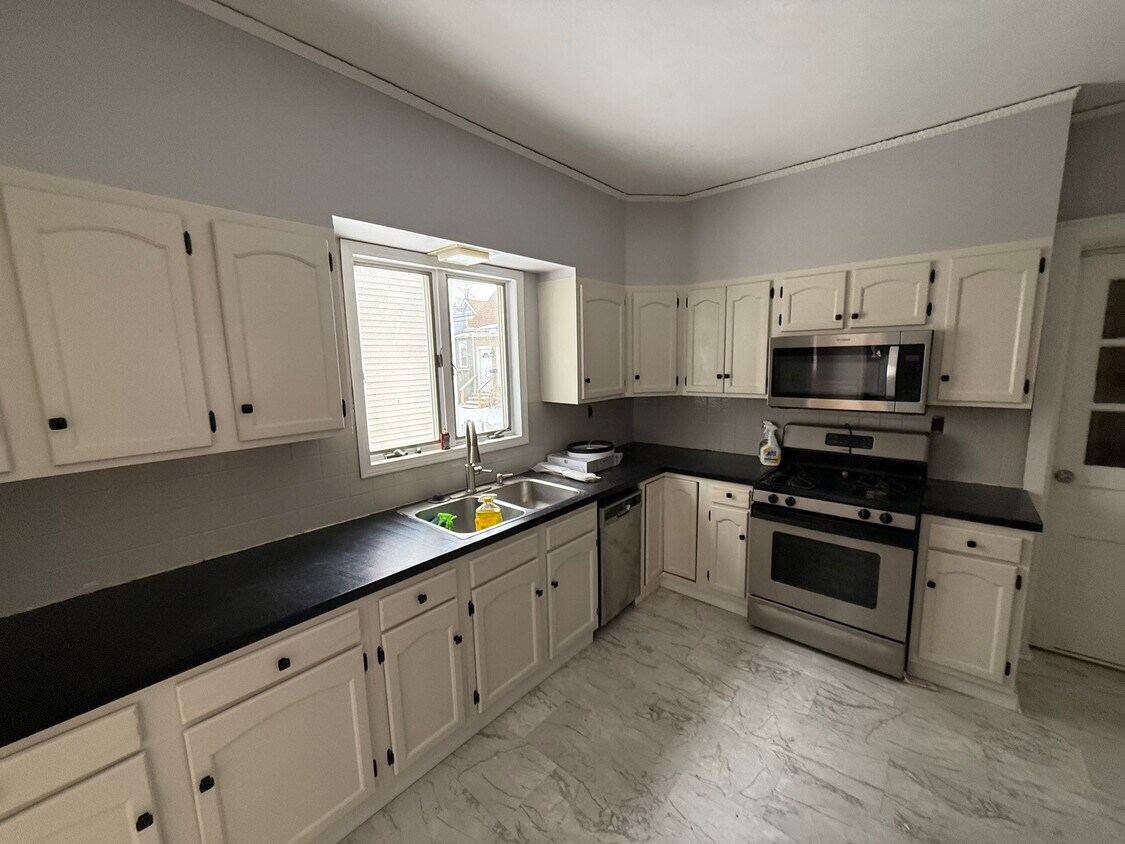 Primary Photo - 169 Anderson Pl