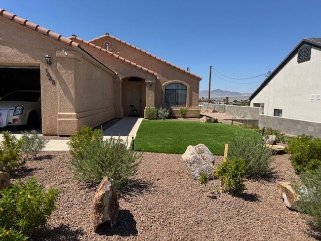 Foto del edificio - 3 Bedroom 2 bath Home Boat Deep Garage and RV parking Near Safeway