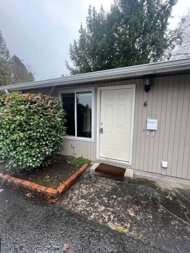 Primary Photo - Pet Friendly 2 Bedroom in Lebanon!