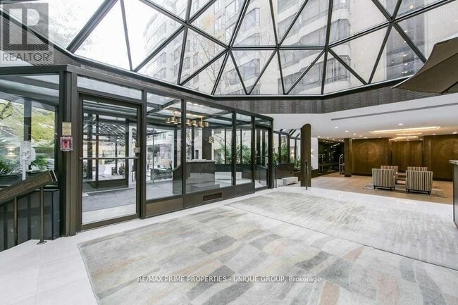 Building Photo - 211 St Patrick St