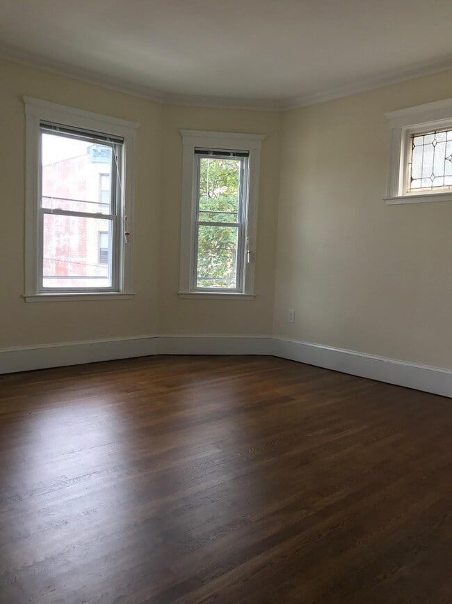 Building Photo - 55 Iffley Rd