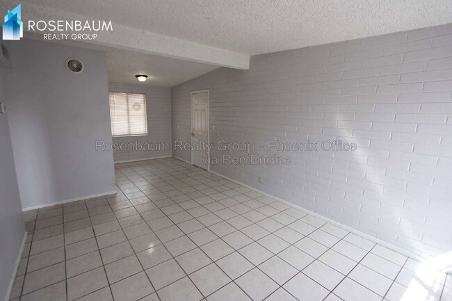 Building Photo - 565 S Hobson