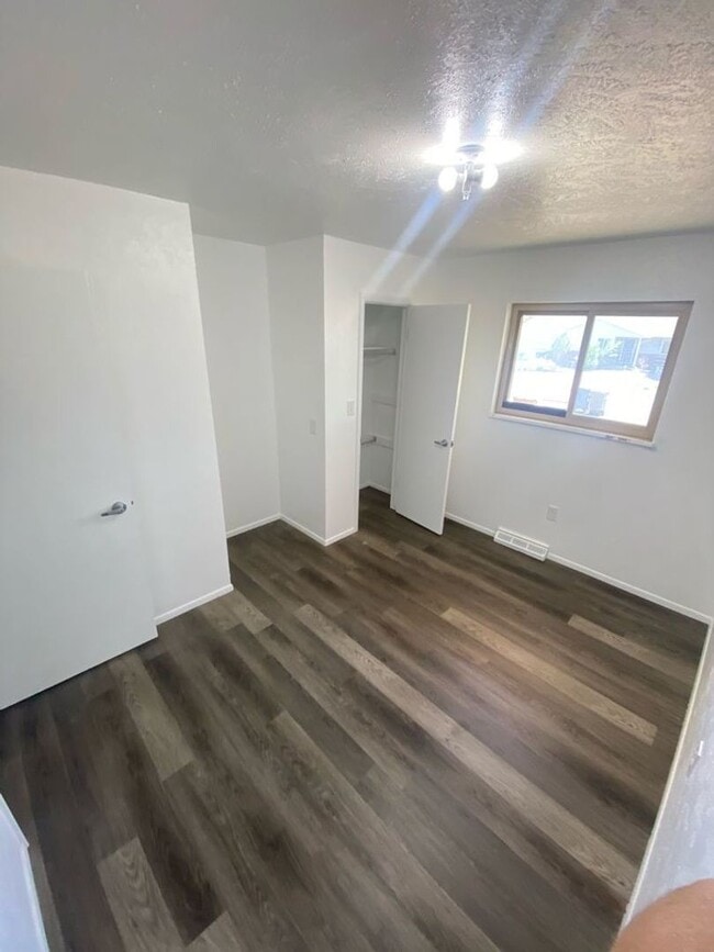 Building Photo - 1743 Burton St