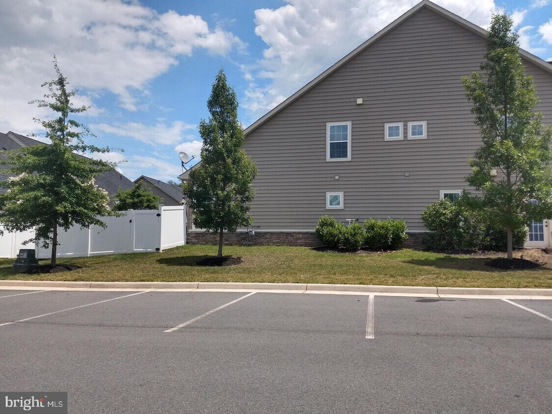 41736 McDivitt Terrace, Aldie, VA 20105 Townhome Rentals in Aldie VA