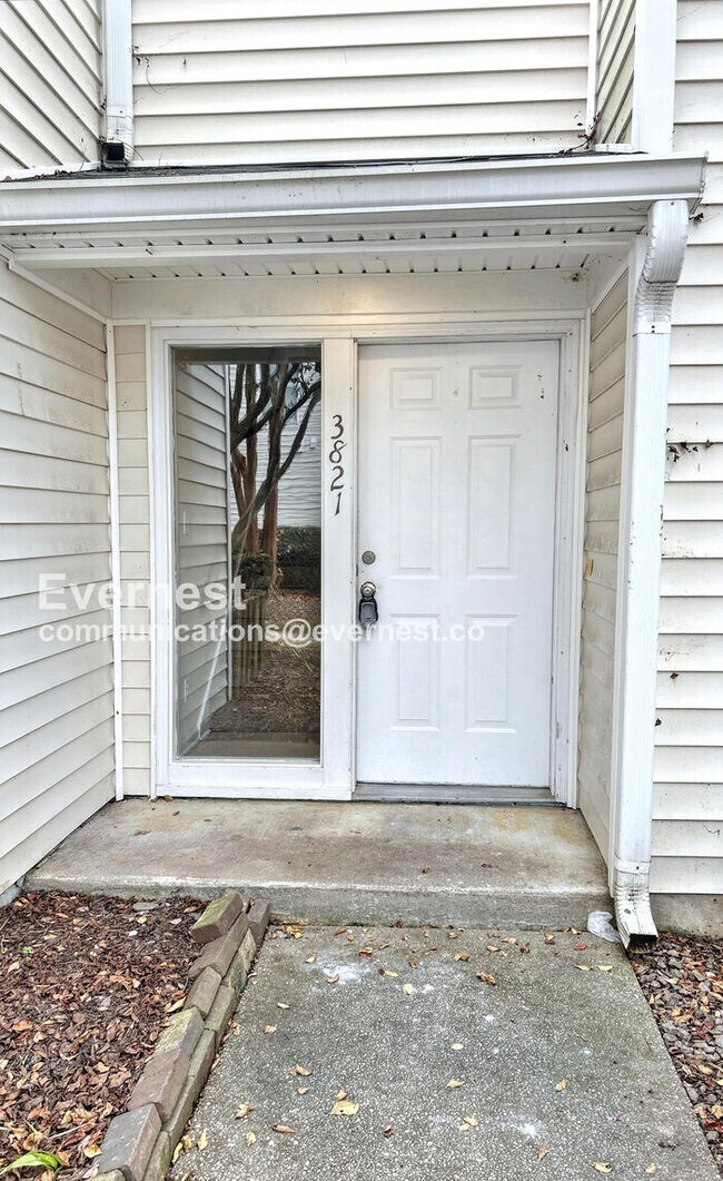 Foto del edificio - 3821 Staffordshire Ln