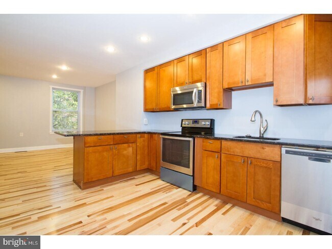 Building Photo - 2225 Mt Vernon St