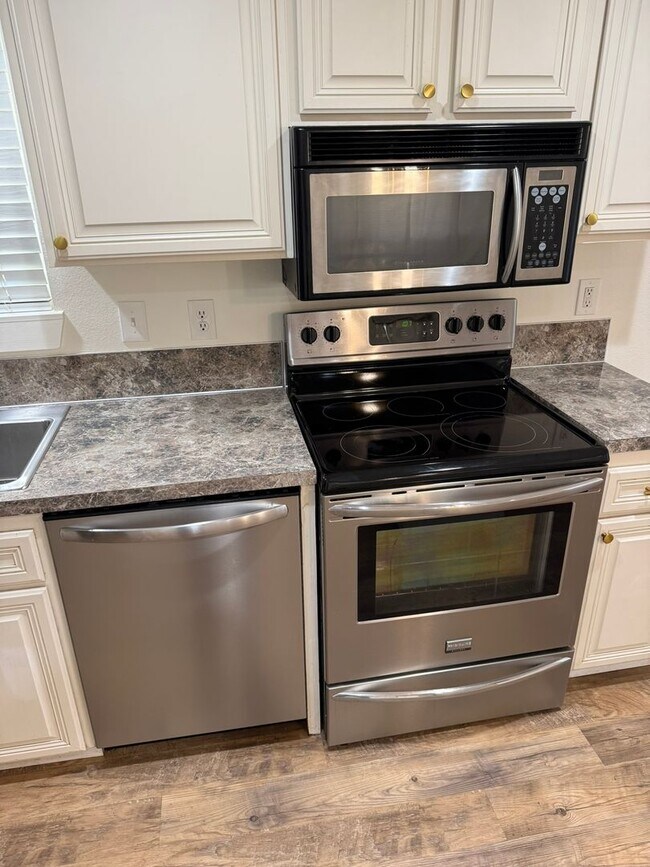 Foto del edificio - Updated Three Bedroom Home in South Salem