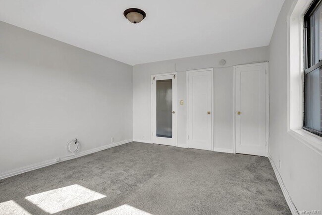 Building Photo - 73 Hilbert St