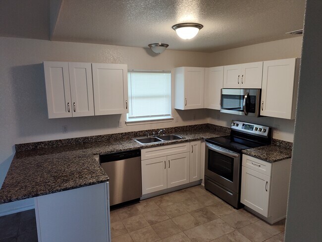 Building Photo - 412 S Cleburne Whitney Rd