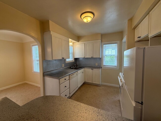 Building Photo - Charming 3-Bedroom Home for Rent – Quiet C...