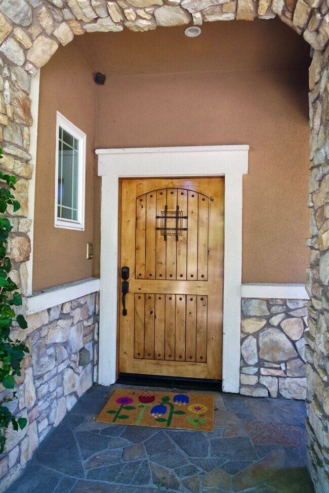 Foto del edificio - Modern House Near Downtown