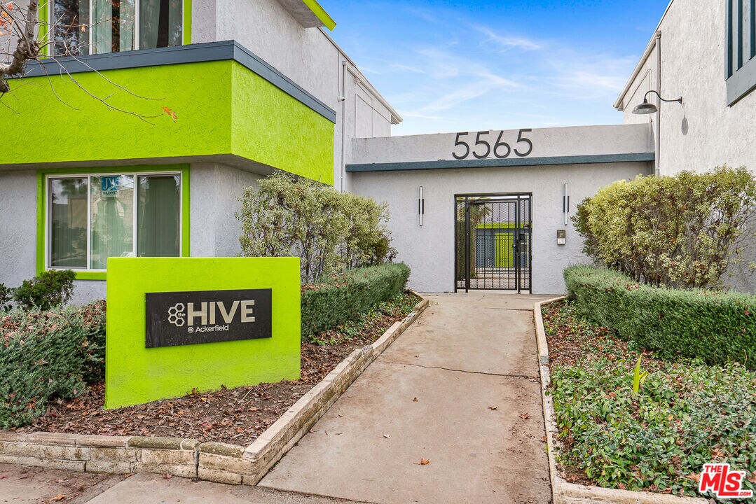 Foto principal - 5700 Ackerfield Ave