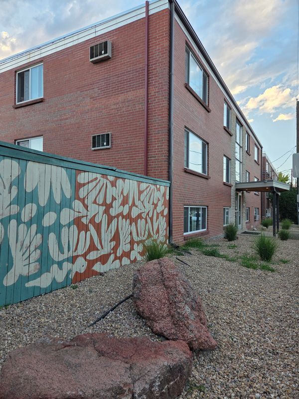 Building Photo - 569 S Forest St