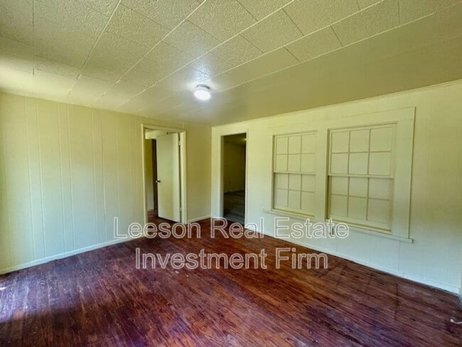 Building Photo - 2520 Merwin St