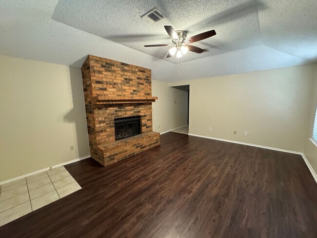 Building Photo - 2114 Kirby Lee St