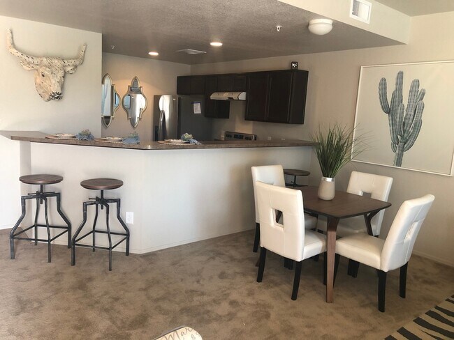 Foto del edificio - Fully Furnished- Eldorado Town Home