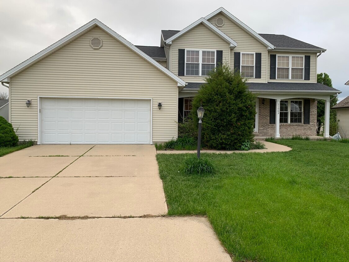 11005 N Waterton Dr, Dunlap, IL 61525 House Rental in Dunlap, IL