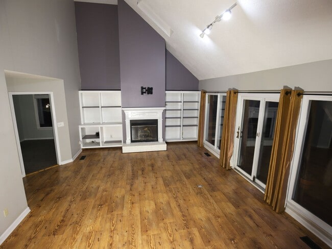 Building Photo - 104 Victoria Dr