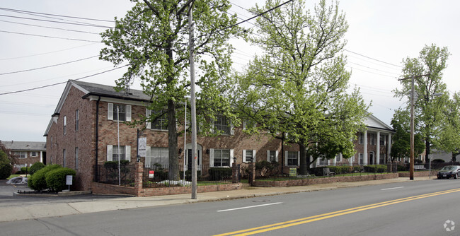 Primary Photo - Colonial Village Apartments