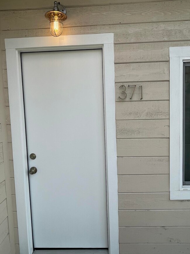 Entrance - 371 Douglas St Apartments