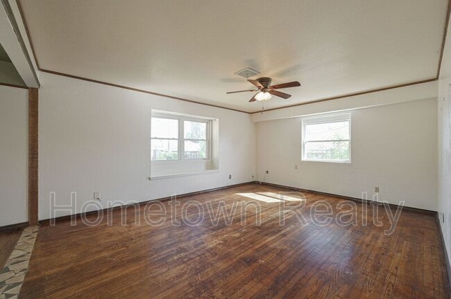 Building Photo - 1805 NE 53rd St