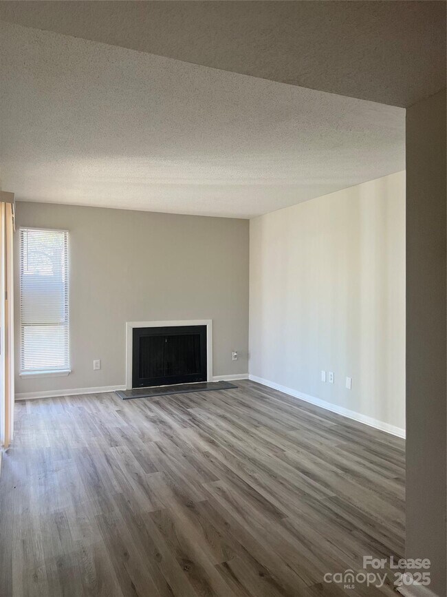 Foto del edificio - 3215 Heathstead Place