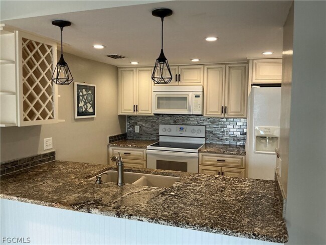 Foto del edificio - 2885 Palm Beach Blvd