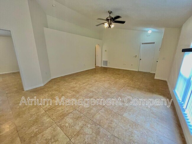Foto del edificio - 371 Placid Lake Dr