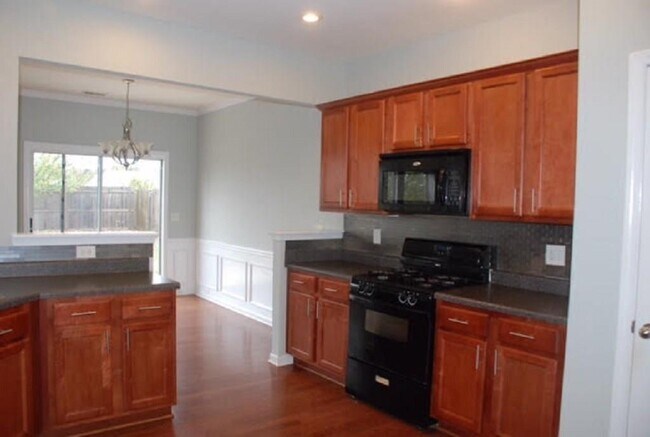 Building Photo - 5720 Weddington Dr