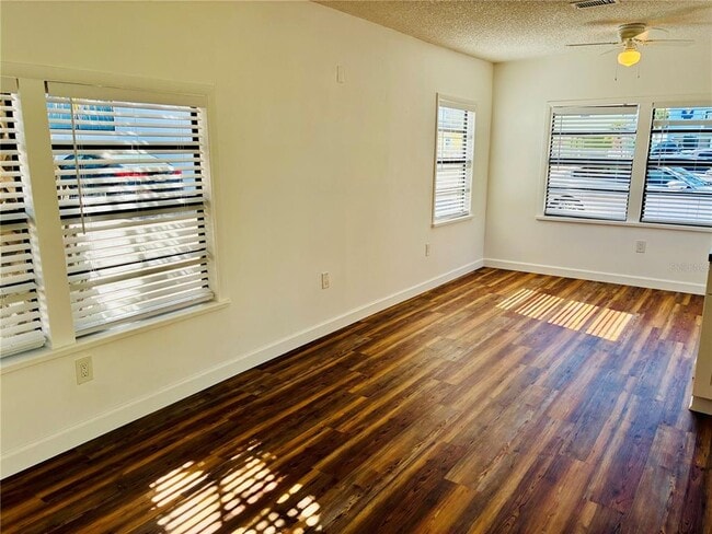 Foto del edificio - 19142 Whispering Pines Dr