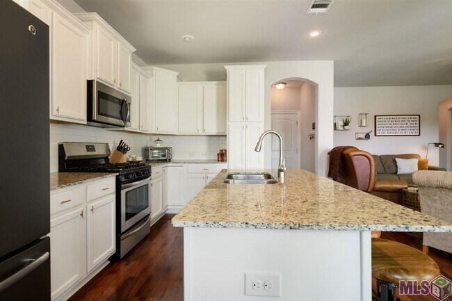 Building Photo - 3 Bedroom Home with Stunning Lake Views in Pelican Lakes Subdivision
