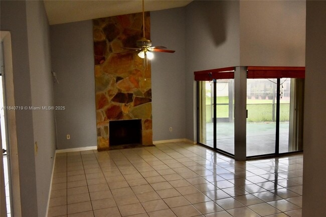 Building Photo - 15015 SW 52nd Ln