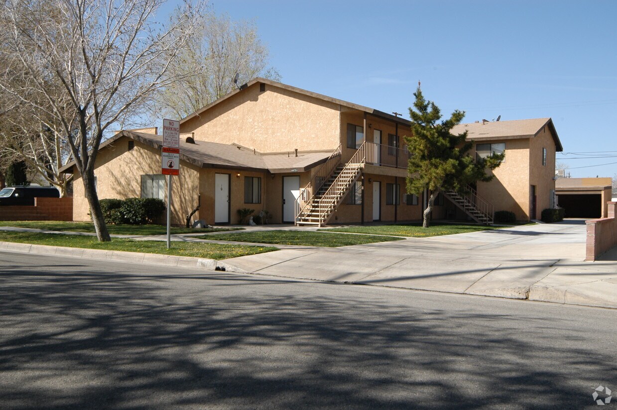 Foto del edificio - 44751 N Fern Ave