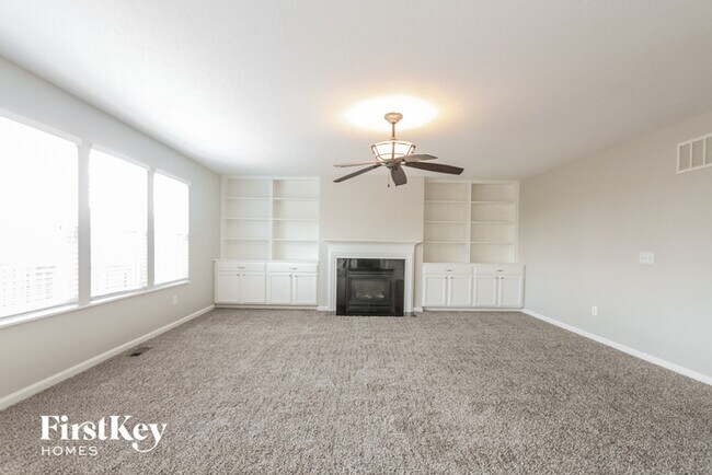 Foto del edificio - 4747 Summit Lake Pl