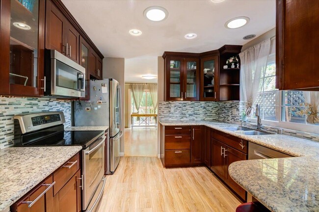 Building Photo - 932 Lundy Ln