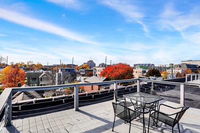 Foto del edificio - 735 Lexington Ave