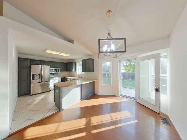 Building Photo - 6235 Brookview Ct