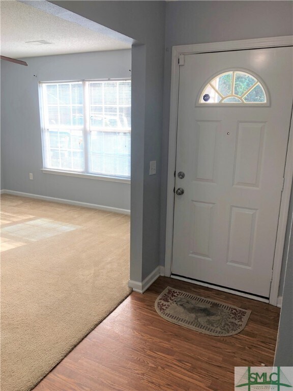 Foto del edificio - 421 Shadowbrook Cir